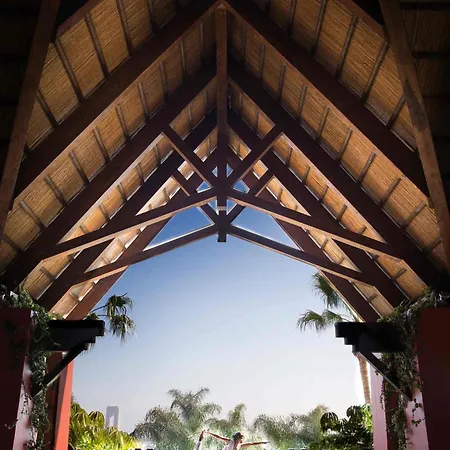 Gardens & Thai Spa, A Royal Hideaway 5* 피네스트라트